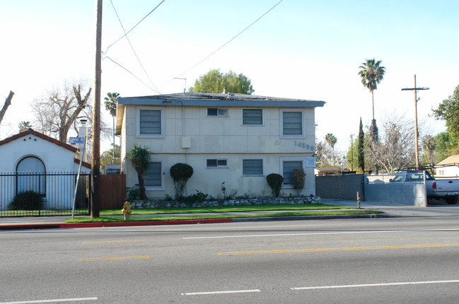 14208 Vanowen St in Van Nuys, CA - Building Photo - Building Photo