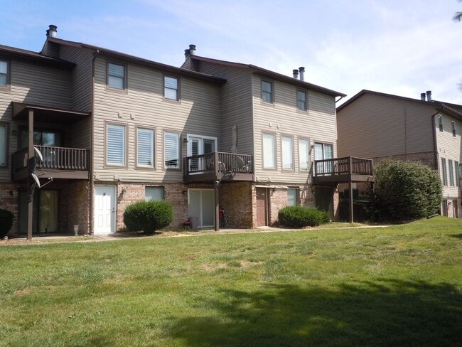 133 Sandridge Dr, Unit 133 in Collinsville, IL - Building Photo - Building Photo
