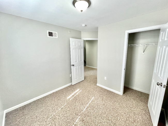 209 High Pointe Dr in Spring Grove, PA - Foto de edificio - Building Photo