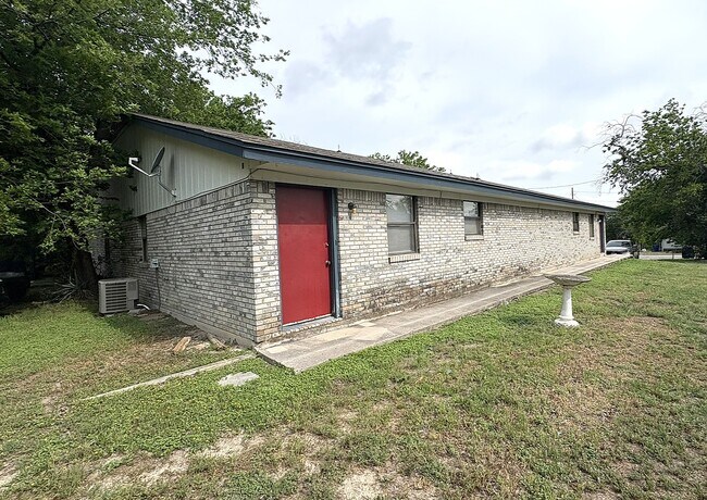 205 W Washington Ave, Unit B in Copperas Cove, TX - Foto de edificio - Building Photo