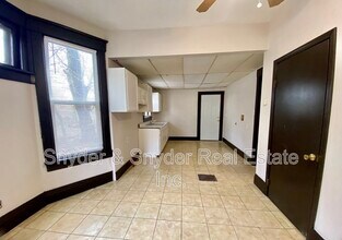 390 Doyle St in Akron, OH - Building Photo - Building Photo