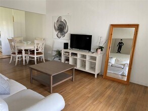 1011 9th St in Miami Beach, FL - Foto de edificio - Building Photo