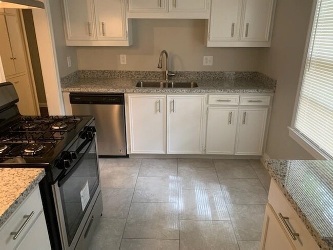 1003 Largo St in Baytown, TX - Building Photo - Building Photo