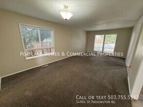 14904 SE Paddington Rd in Clackamas, OR - Building Photo - Building Photo