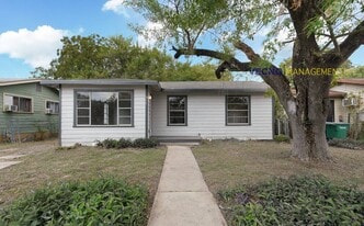 435 W Bedford Ave in San Antonio, TX - Building Photo
