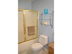 401 Piccadilly Pl, Unit #12 in San Bruno, CA - Building Photo - Building Photo