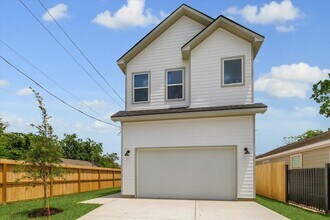 901 E 37th St in Houston, TX - Building Photo - Building Photo