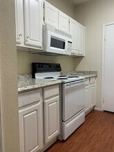 12166 Metric Blvd, Unit 169 in Austin, TX - Foto de edificio - Building Photo