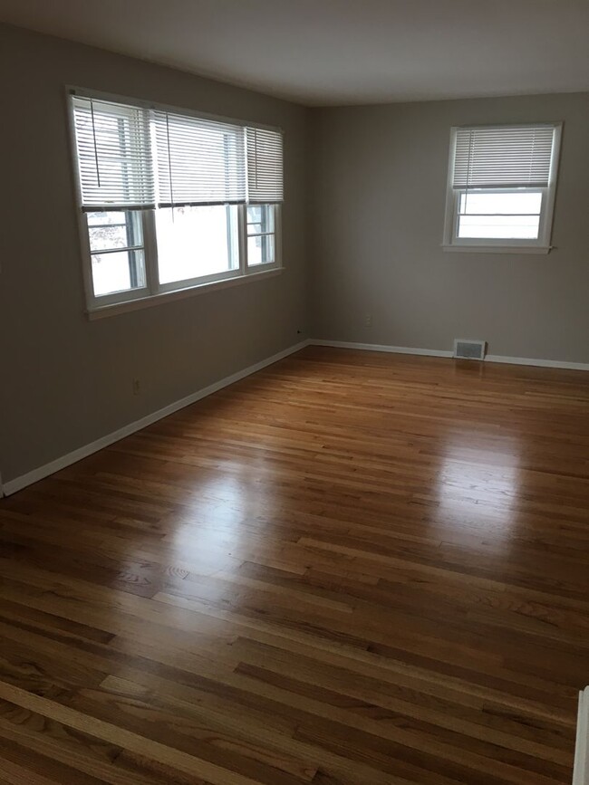 property at 355 Roxford Rd N