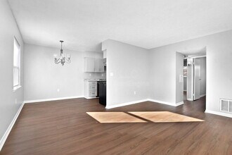 3325 Breckenridge Ln in Louisville, KY - Building Photo - Building Photo