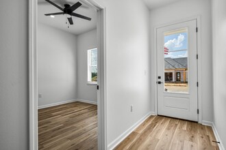 225 Indigo Ln in Monroe, LA - Foto de edificio - Building Photo