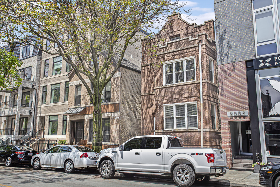 2010 W Webster Ave in Chicago, IL - Building Photo