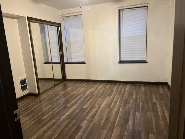 2439 S Iseminger St in Philadelphia, PA - Foto de edificio - Building Photo