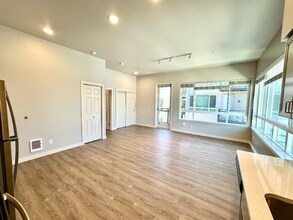 2330 Yakima Ct in Tacoma, WA - Building Photo - Building Photo