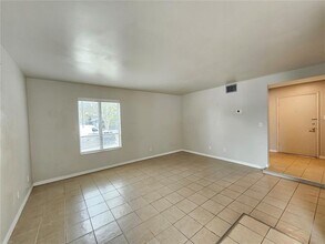 7610 W Powhatan Ave in Town 'n' Country, FL - Building Photo - Building Photo