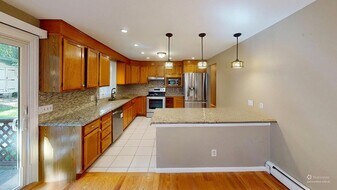 18 Cranston Cir in Woburn, MA - Building Photo