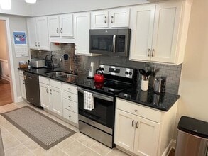 104 Live Oak Ln in Hendersonville, NC - Building Photo - Building Photo
