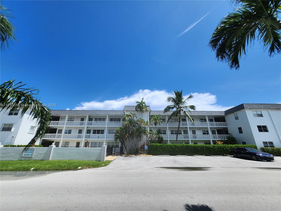 6200 NE 22nd Way in Fort Lauderdale, FL - Building Photo