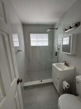 4871 SW 24th Ave in Fort Lauderdale, FL - Building Photo - Building Photo
