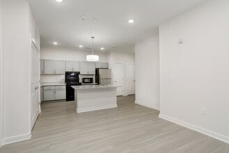 Union Commons in Cincinnati, OH - Building Photo - Building Photo