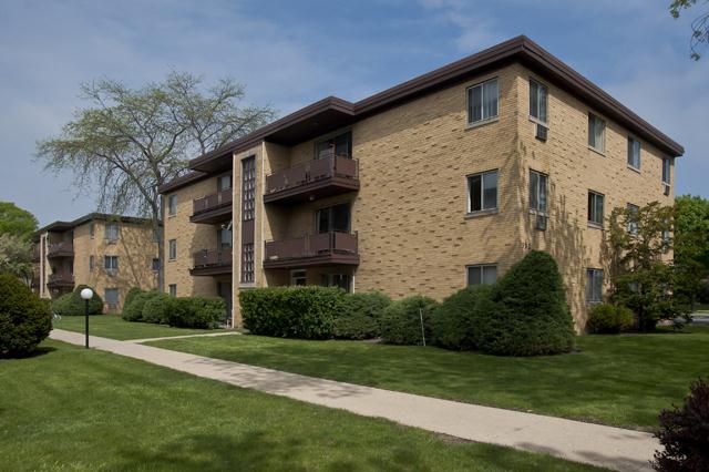 Salem Lane Apartments in Arlington Heights, IL - Building Photo - Building Photo