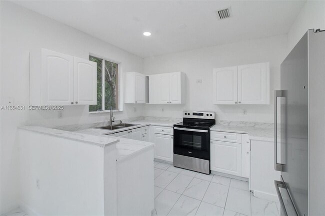 property at 1543 SE 24th Ct