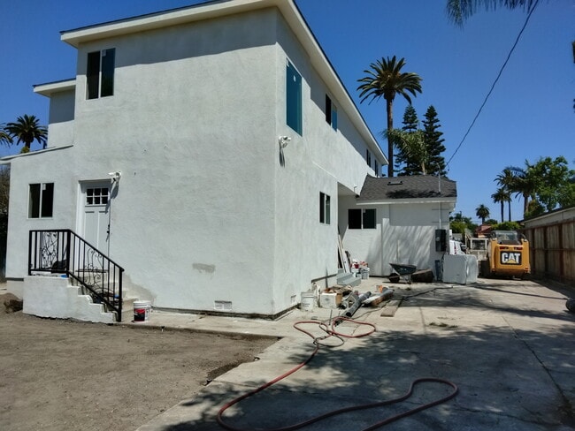 property at 2741 S Rimpau Blvd