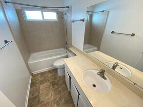 2390 Grand Ave in San Diego, CA - Building Photo - Building Photo