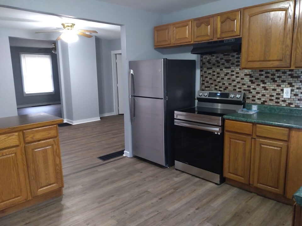 16 N 11th St in Newark, OH - Building Photo