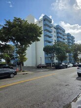 5050 NW 7th St in Miami, FL - Building Photo - Building Photo