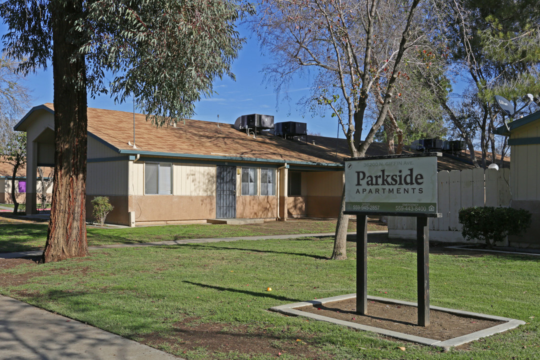 Parkside Apartments in Huron, CA - Foto de edificio