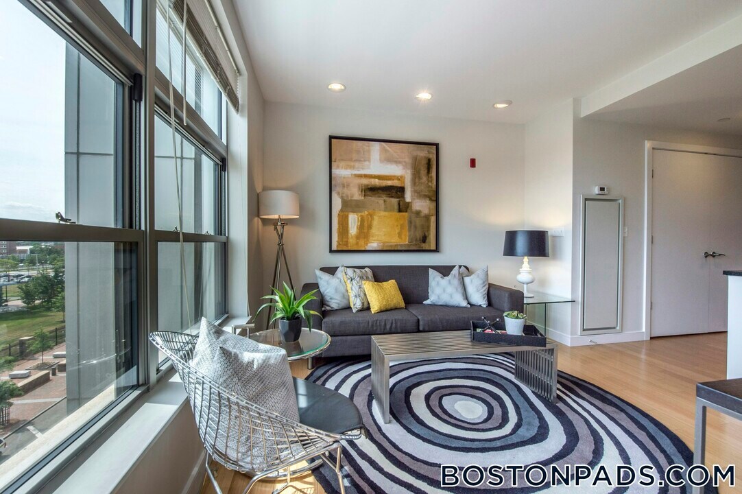 601 Albany St in Boston, MA - Building Photo