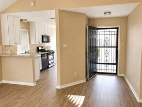 2007 Crystal Shore Dr in Austin, TX - Building Photo - Building Photo