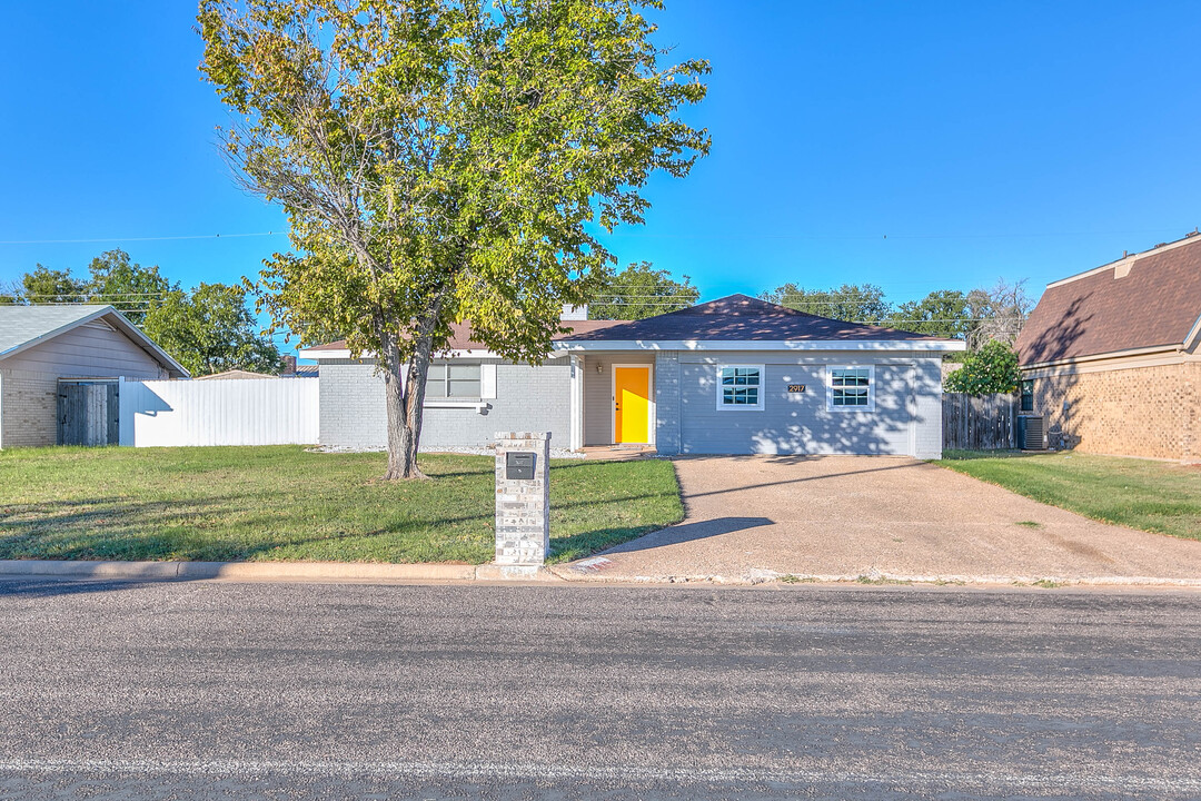 2917 Nueces Dr in San Angelo, TX - Building Photo