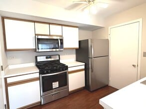 408 Trenton Ct in Aurora, IL - Building Photo - Building Photo