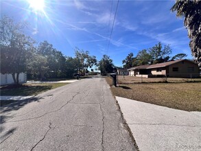 6627 W Curlew Pl in Crystal River, FL - Foto de edificio - Building Photo