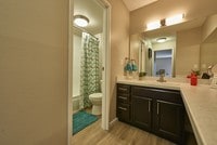Building Photo - Dayton Crossing Apartamentos in Denver, Colorado