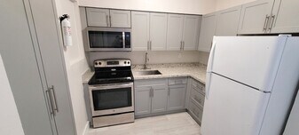 927 NE 122nd St in North Miami, FL - Building Photo