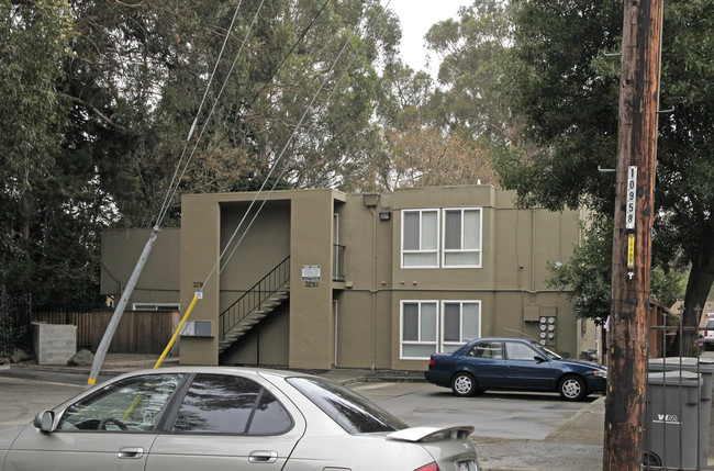 3291-3293 Lynde St in Oakland, CA - Building Photo - Building Photo