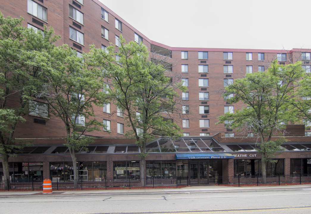 Valkommen Plaza in Rockford, IL - Building Photo