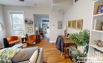 13 Pleasant St, Unit 2 in Cambridge, MA - Foto de edificio - Building Photo