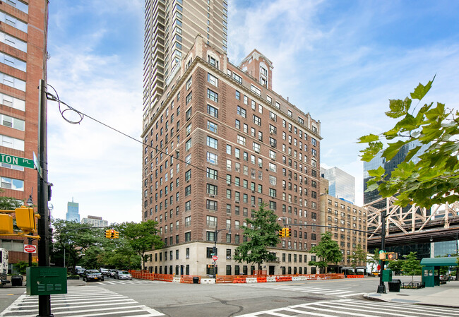 30 Sutton Pl in New York, NY - Foto de edificio - Building Photo