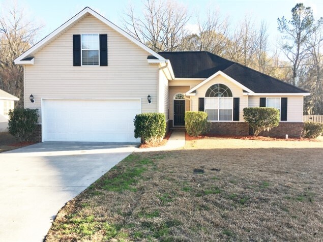 28 Blue Lake St in Richmond Hill, GA - Building Photo