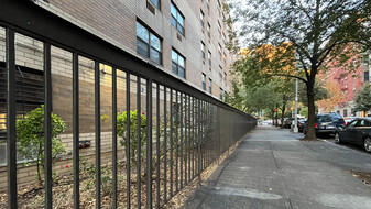 2905 Frederick Douglass Boulevard in New York, NY - Foto de edificio - Building Photo