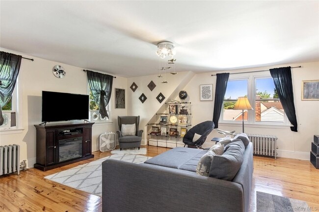 320 Tulip Ave in Floral Park, NY - Building Photo - Building Photo