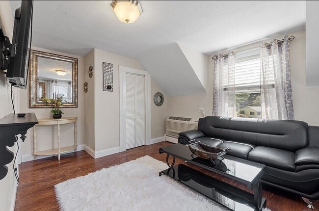 property at 7 Bridge St