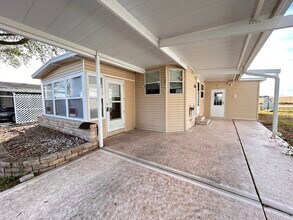 38816 Bronco Dr in Dade City, FL - Building Photo - Building Photo