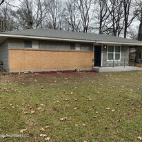 1144 McCluer Rd in Jackson, MS - Building Photo