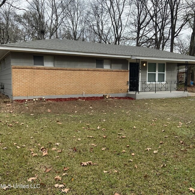 property at 1144 McCluer Rd