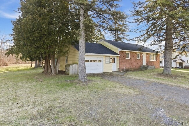 7310 Oswego Rd in Liverpool, NY - Building Photo - Building Photo